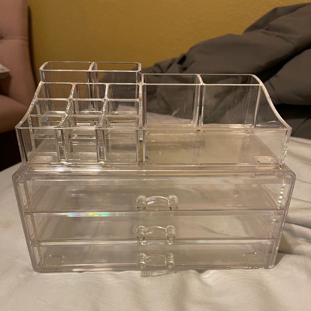 makeup organizer